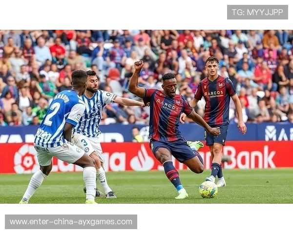 莱万特前锋跑位威胁评估:洞察战术的核心力量 莱万特前锋跑位威胁评估:洞察战术的核心力量