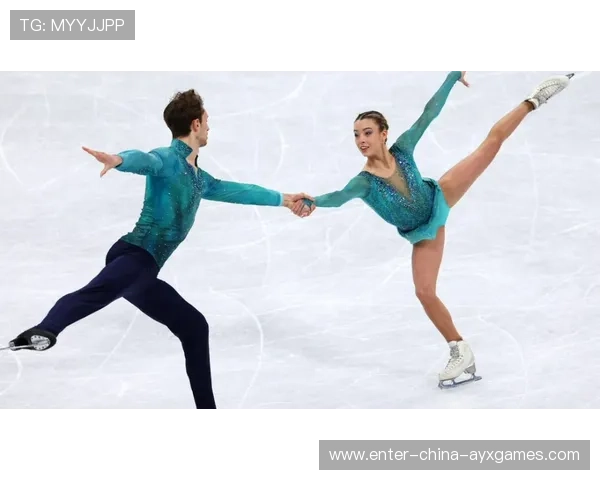 花样滑冰男选手空翻两圈观众全体暴动