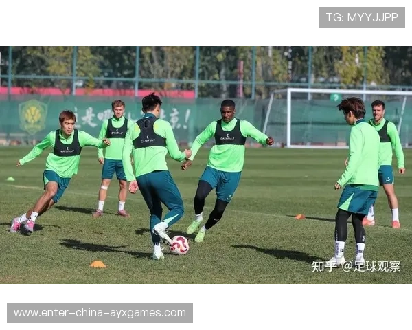 国安教练组与球员沟通会记录外泄，氛围受关注