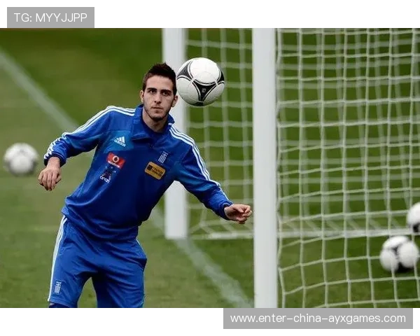 奥林匹亚科斯福图尼斯多次精准挑传引发掌声