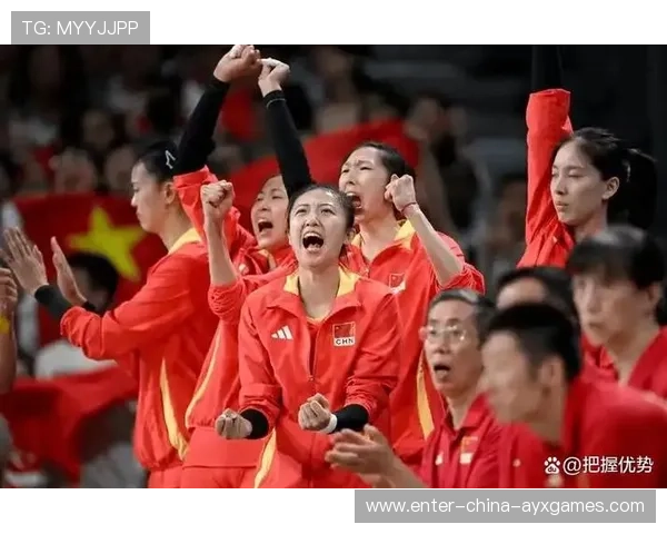 中国女排快攻再次打穿对手防守 中国女排快攻再次打穿对手防守